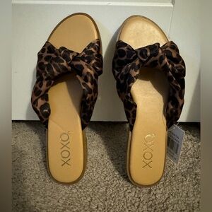Cute XOXO ladies size 7 black brown leopard print slip on sandals new